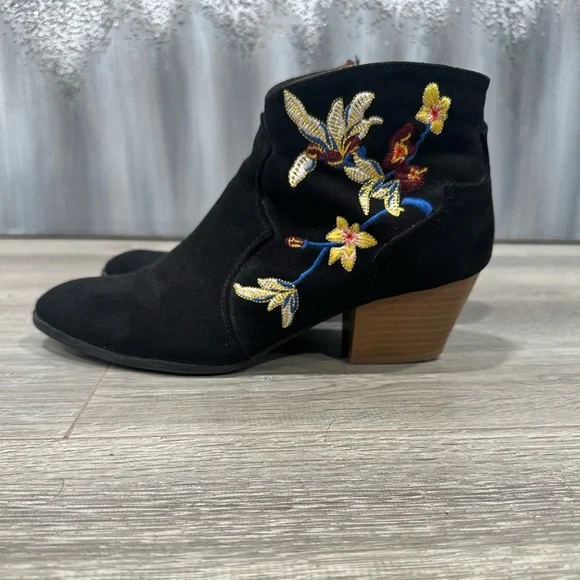 Quipid Floral Embroidered Boots - Picture 1 of 7